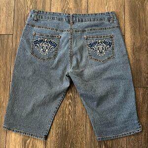 Hip Jeans Capri Embroidered Back Pockets Womens Size 14 Jeans